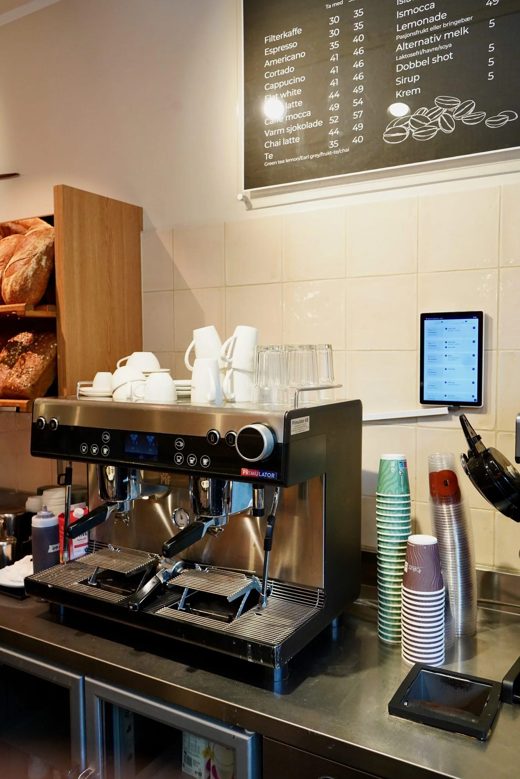Munu connects your café counter, kitchen, and payment systems into one fast, reliable POS built for high-volume coffee service.