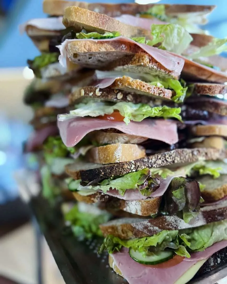 See how Osøyro Kolonial uses Munu's restaurant POS for deli operations, Bizerba scale integration, food labeling, and detailed profit margin insights.