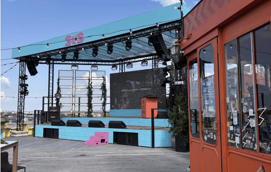 At Six Stockholm, der er en del af Strawberry Hotels, bruger Munus restaurantstyringssystem.